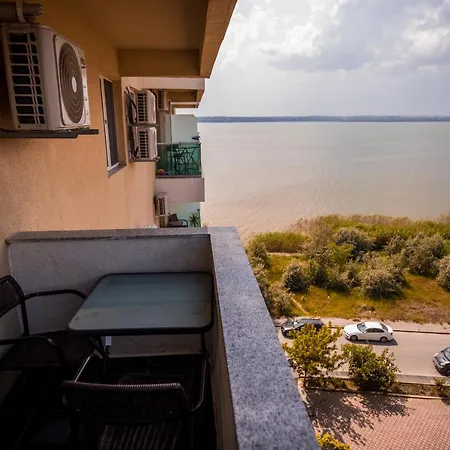 Moonlight Apartment Mamaia