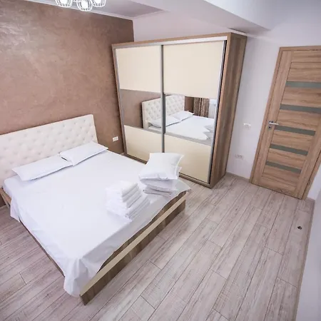 Moonlight Apartment Mamaia