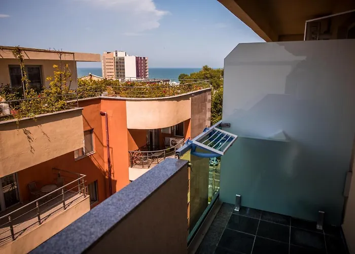 Moonlight Apartment Mamaia